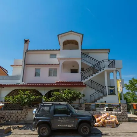 Apartment Duga House *